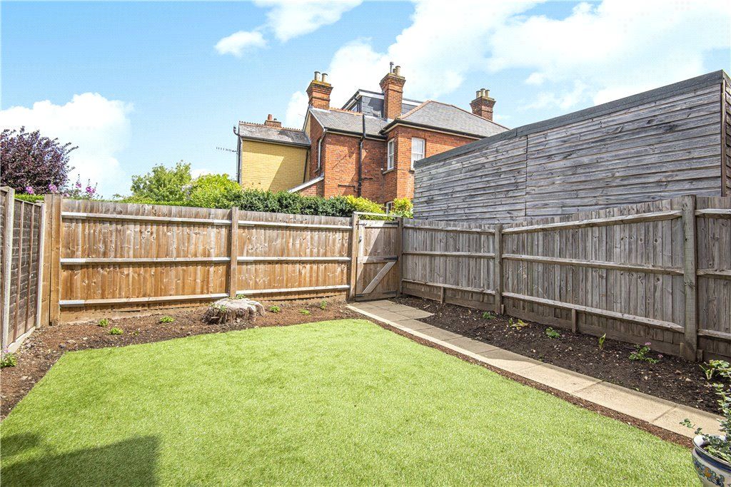 1 bed flat for sale in York Road, Guildford, Surrey GU1, £220,000