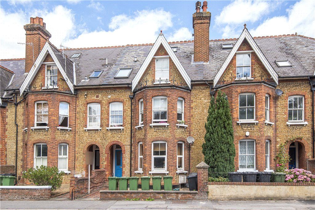 1 bed flat for sale in York Road, Guildford, Surrey GU1, £220,000