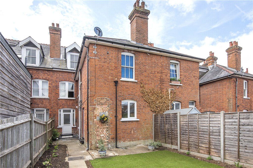 1 bed flat for sale in York Road, Guildford, Surrey GU1, £220,000