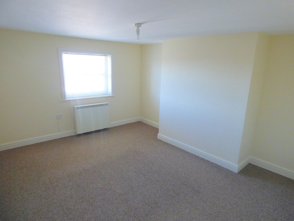2 bed flat to rent in Market Place, Caistor, Market Rasen LN7, £495 pcm