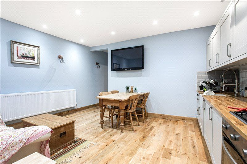 2 bed flat for sale in Offley Road, London SW9, £525,000