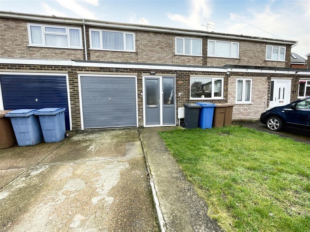3 bed terraced house for sale in Churchill Avenue, Ipswich IP4, £280,000