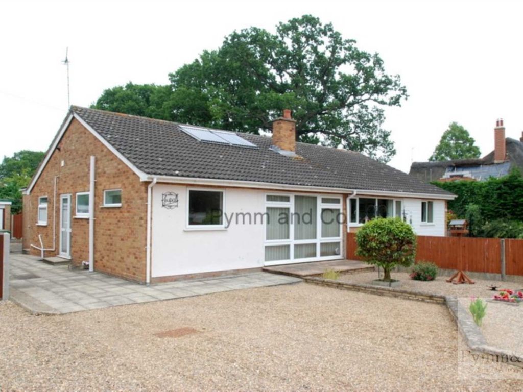 3 bed bungalow to rent in Strumpshaw Road, Brundall NR13, £925 pcm