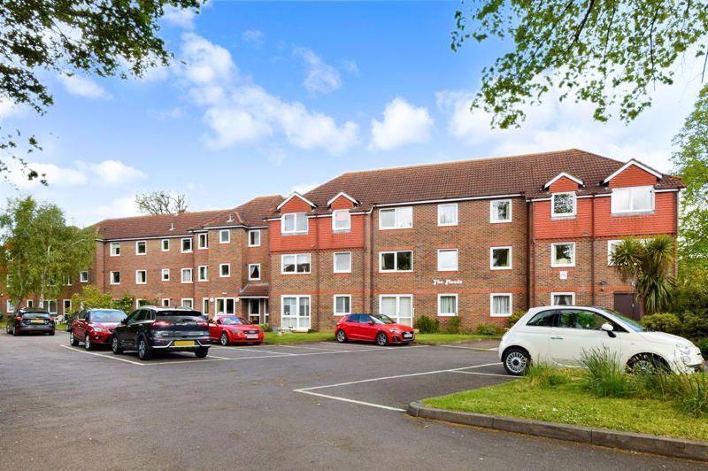 1 bed flat for sale in The Meads, Windsor SL4, £140,000