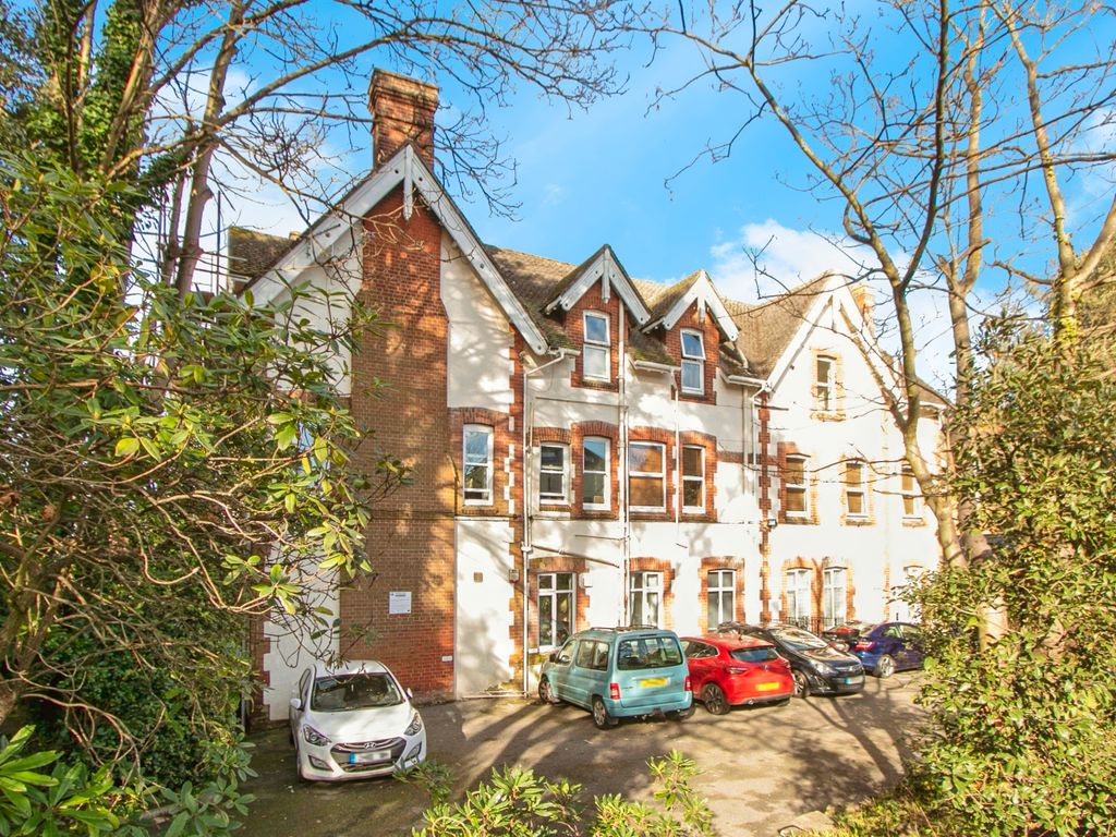 1 bed flat for sale in Wimborne Road, Bournemouth BH2, £200,000