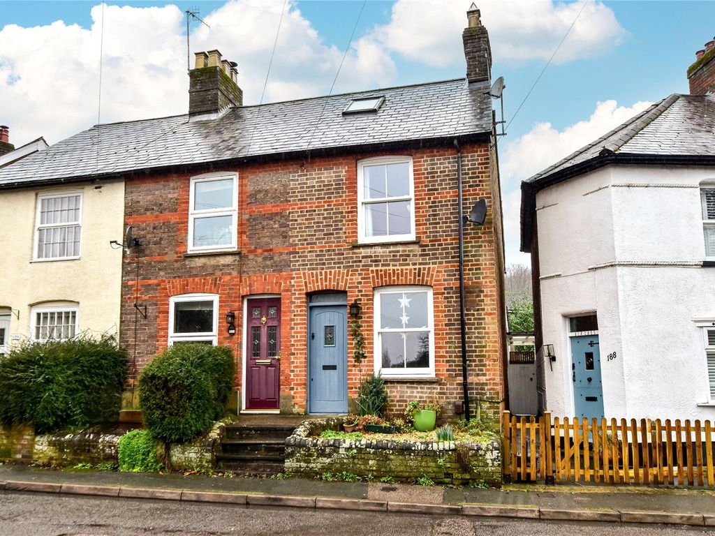 2 bed end terrace house for sale in Bois Moor Road, Chesham HP5, £455,000