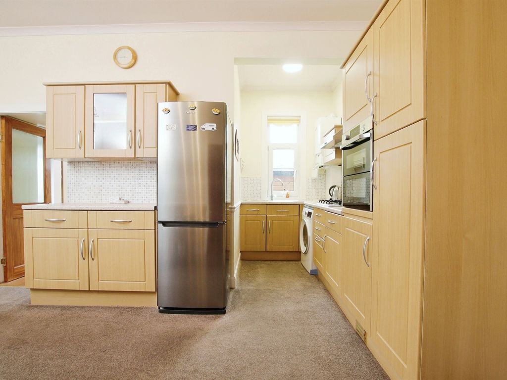 1 bed flat for sale in Abbey Road, Stirling FK8, £127,500
