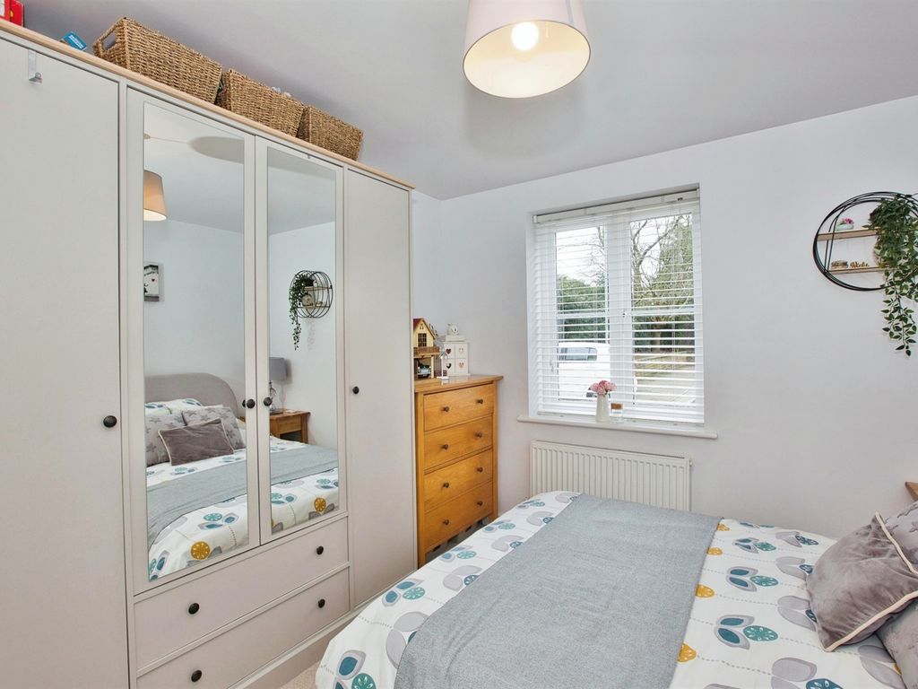 2 bed flat for sale in Summerleaze Park, Shepton Mallet BA4, £160,000