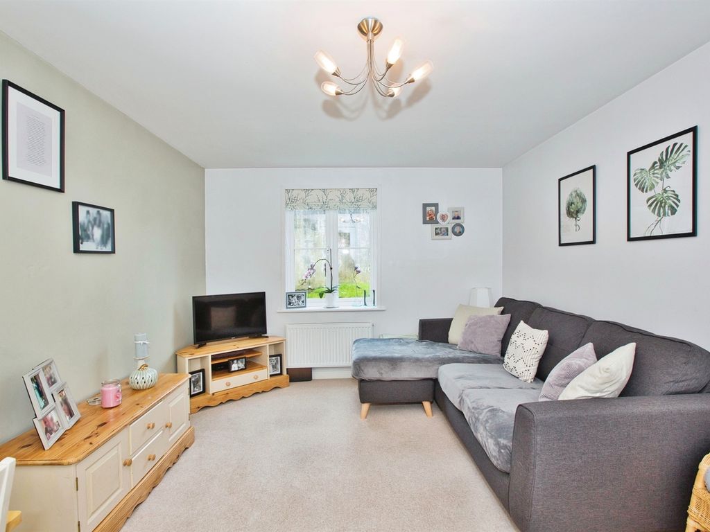 2 bed flat for sale in Summerleaze Park, Shepton Mallet BA4, £160,000