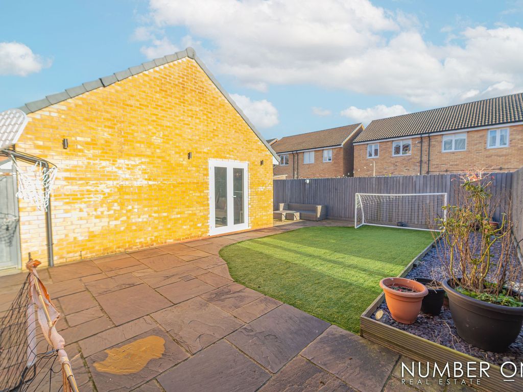 4 bed detached house for sale in Aluminium Close, Rogerstone NP10, £350,000