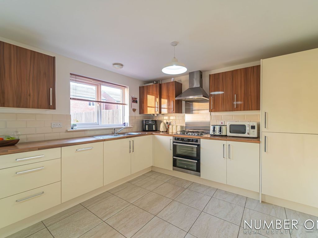 4 bed detached house for sale in Aluminium Close, Rogerstone NP10, £350,000