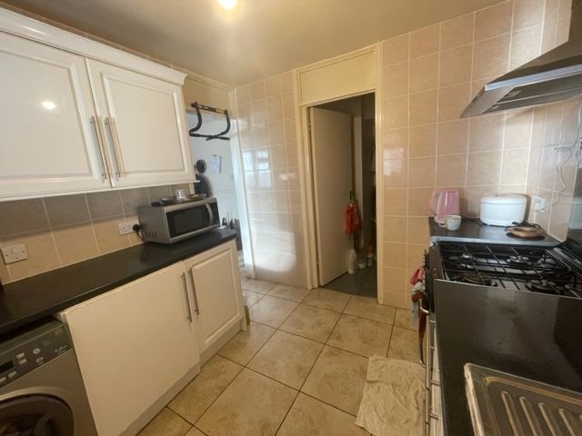 3 bed town house for sale in 3 Bedroom Sale In Elgar Path, Luton, Bedfordshire LU2, Luton,, £295,000