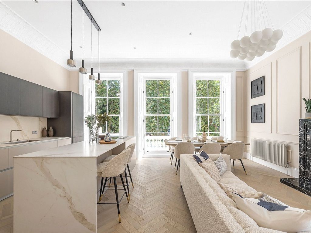 3 bed flat for sale in Ashburn Gardens, London SW7, £2,895,000