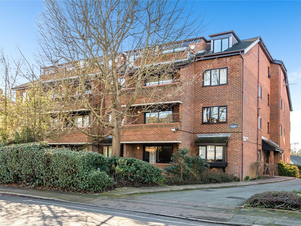 2 bed flat for sale in Oaklands Road, Bromley BR1, £340,000