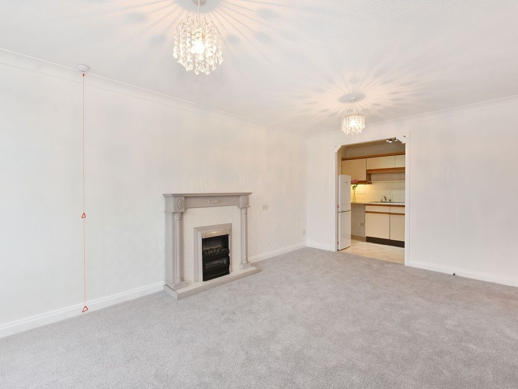 1 bed flat for sale in Longbridge Road, Cromwell Lodge Longbridge Road IG11, £120,000