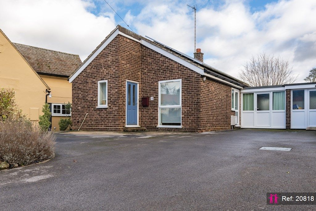 2 bed detached bungalow for sale in Chapel Street, Duxford, Cambridge CB22, £350,000