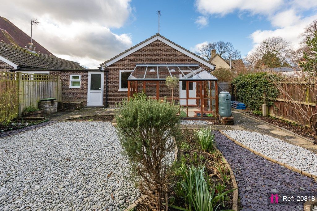 2 bed detached bungalow for sale in Chapel Street, Duxford, Cambridge CB22, £350,000