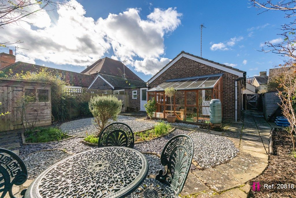 2 bed detached bungalow for sale in Chapel Street, Duxford, Cambridge CB22, £350,000