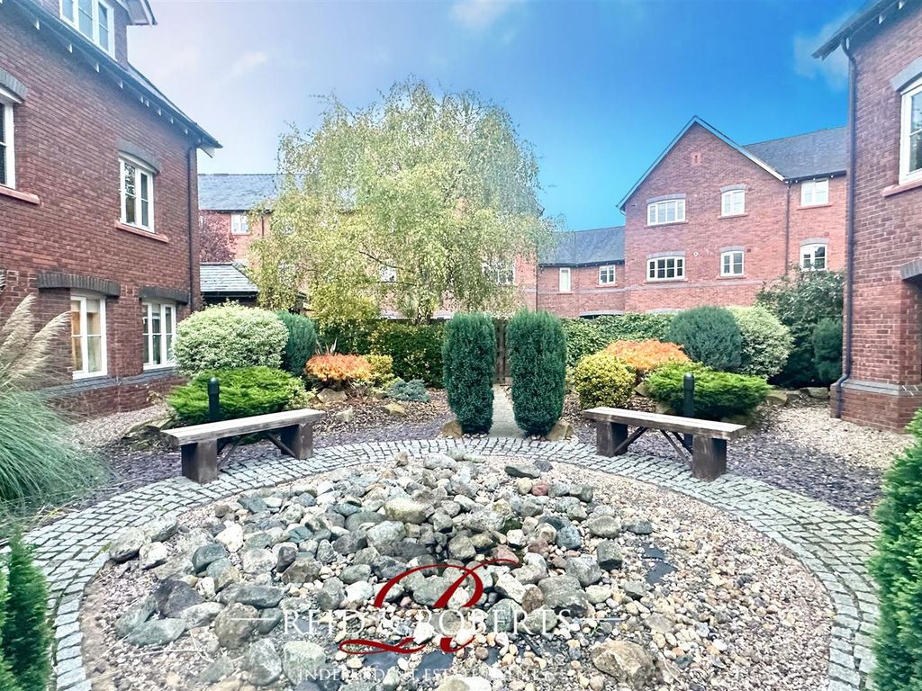 2 bed flat for sale in Towergate, Chester CH1, £195,000