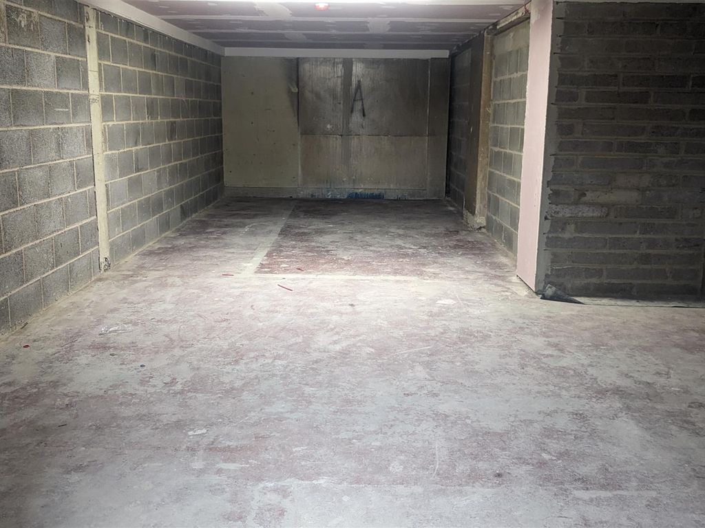 Warehouse to let in Denby Dale Road, Wakefield WF2, £5,112 pa