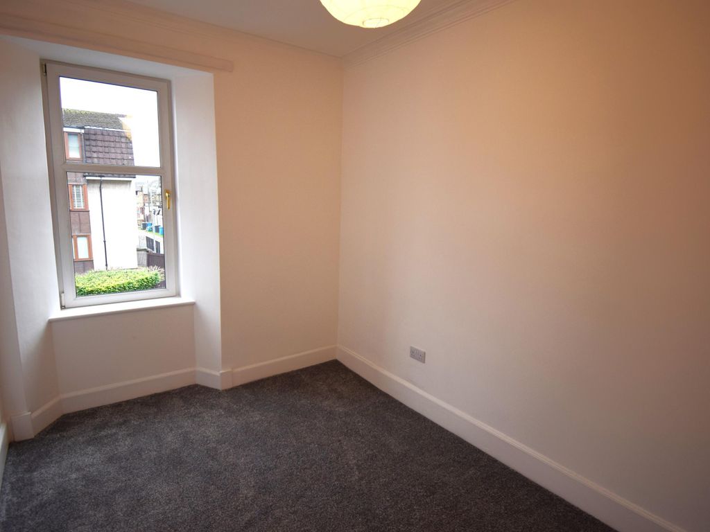 2 bed flat to rent in Eastwood Crescent, Thornliebank G46, £850 pcm