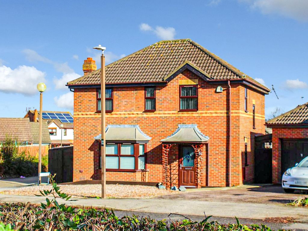3 bed detached house for sale in Tunbridge Grove, Kents Hill, Milton Keynes MK7, £495,000