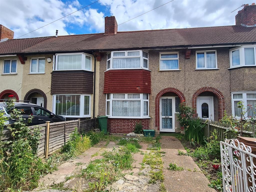 3 bed terraced house to rent in Green Wrythe Lane, Carshalton, Surrey SM5, £1,800 pcm
