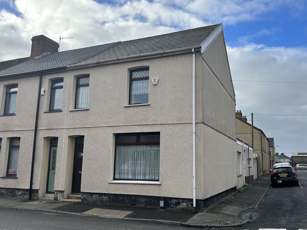 4 bed end terrace house for sale in Pendarvis Terrace, Port Talbot, Neath Port Talbot. SA12, £125,000