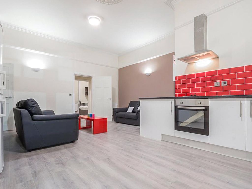 2 bed flat to rent in Queen Square, Leeds LS2, £1,441 pcm