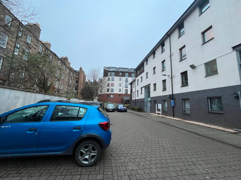 2 bed flat to rent in Albert Street, Edinburgh EH7, £1,250 pcm