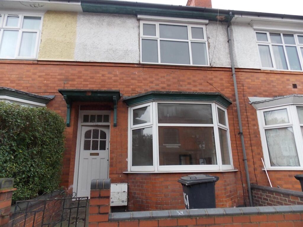 3 bed terraced house to rent in Fosse Road South, Leicester LE3, £1,150 pcm