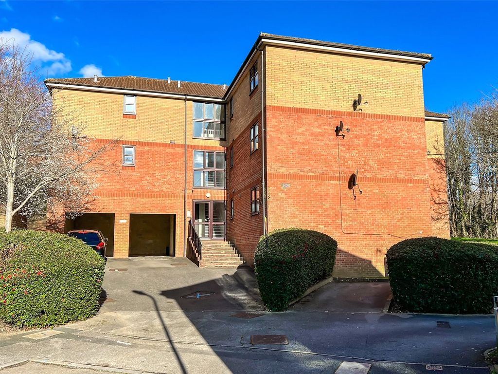 1 bed flat for sale in Bracklesham Close, Southampton, Hampshire SO19, £100,000