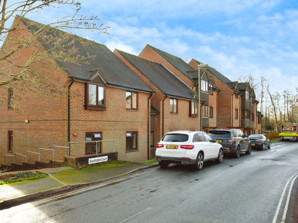 2 bed flat for sale in Sutherlands Way, Chandler's Ford, Eastleigh, Hampshire SO53, £220,000