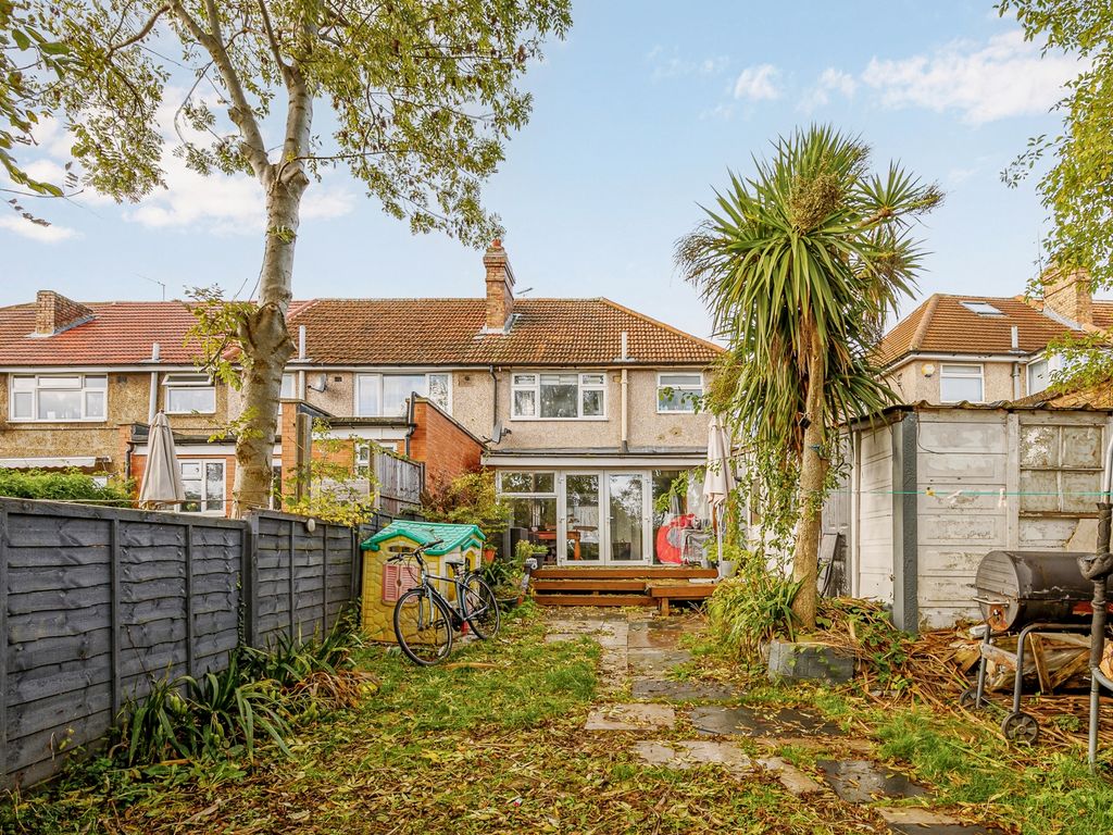 3 bed end terrace house for sale in Burwell Avenue, Greenford UB6, £600,000