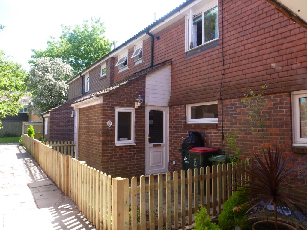 3 bed terraced house to rent in Fairway, Ifield, Crawley RH11, £1,600 pcm