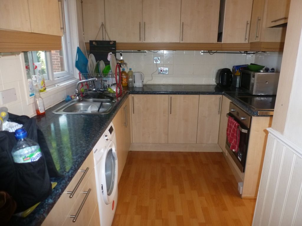 3 bed terraced house to rent in Fairway, Ifield, Crawley RH11, £1,600 pcm