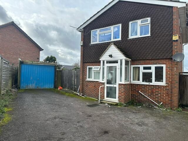 3 bed detached house to rent in Woodstock Garden, Hayes UB4, £2,500 pcm