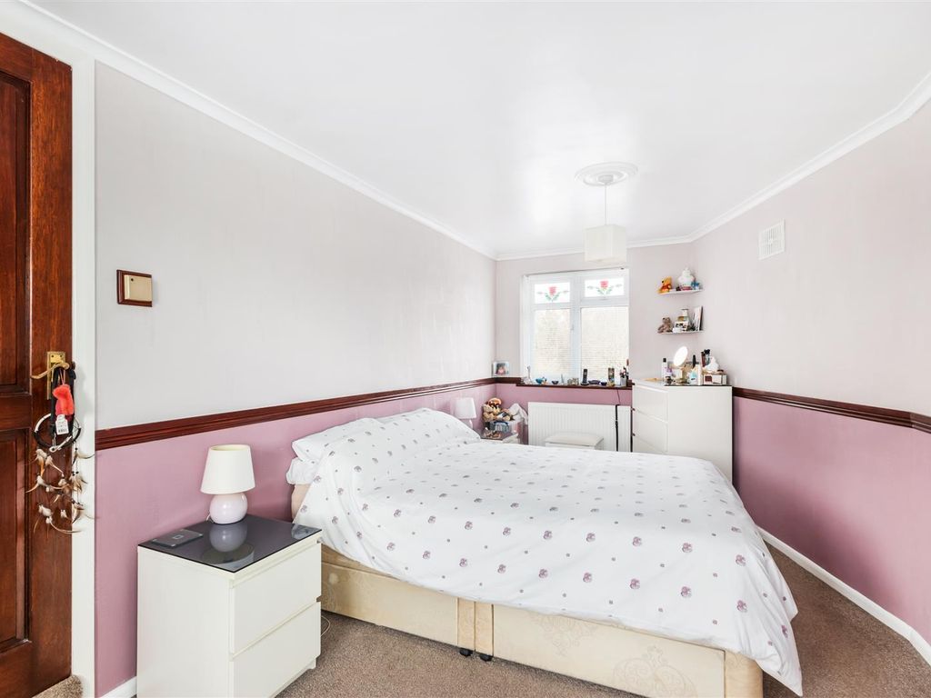 6 bed end terrace house for sale in Rutland Drive, Morden SM4, £699,950