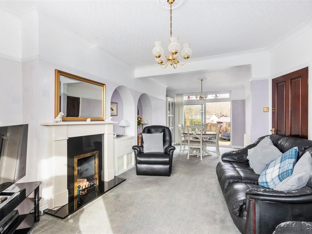6 bed end terrace house for sale in Rutland Drive, Morden SM4, £699,950