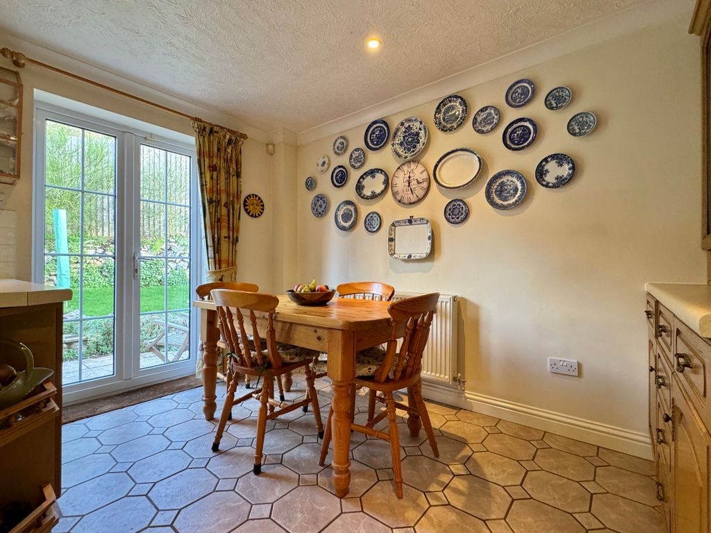5 bed detached house for sale in Avery Hill, Kingsteignton, Newton Abbot TQ12, £650,000