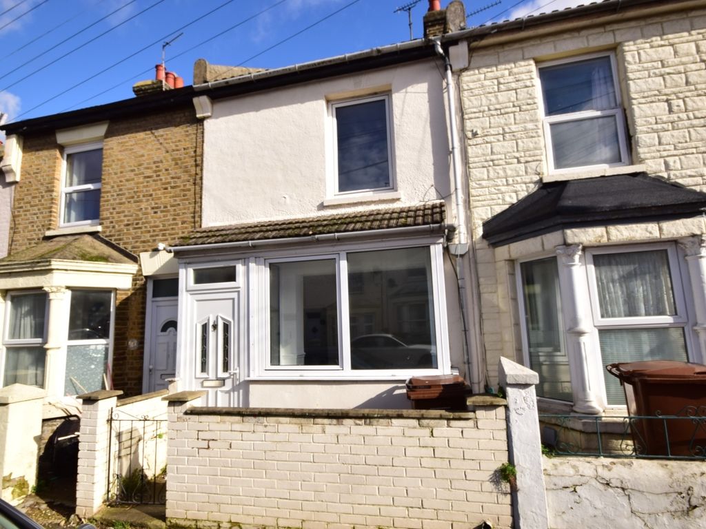 3 bed terraced house to rent in Albany Road, Gillingham ME7, £1,150 pcm
