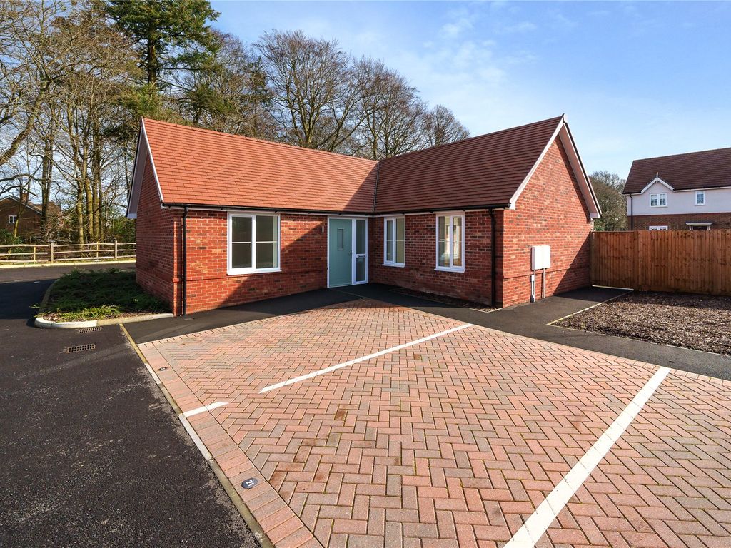 New home, 2 bed bungalow for sale in Grayshott, Hindhead, Hampshire GU26, £385,000