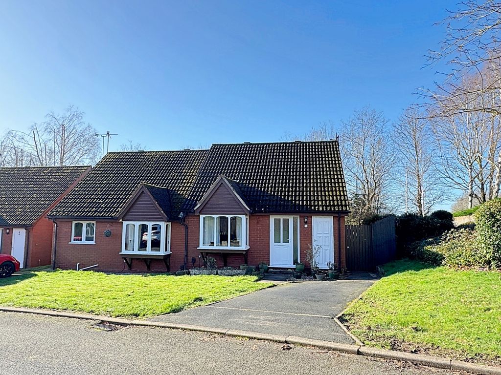 2 bed semi-detached bungalow for sale in Willow Meer, Kenilworth CV8, £179,500