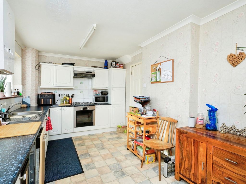 3 bed terraced house for sale in Halley Park, Hailsham BN27, £220,000