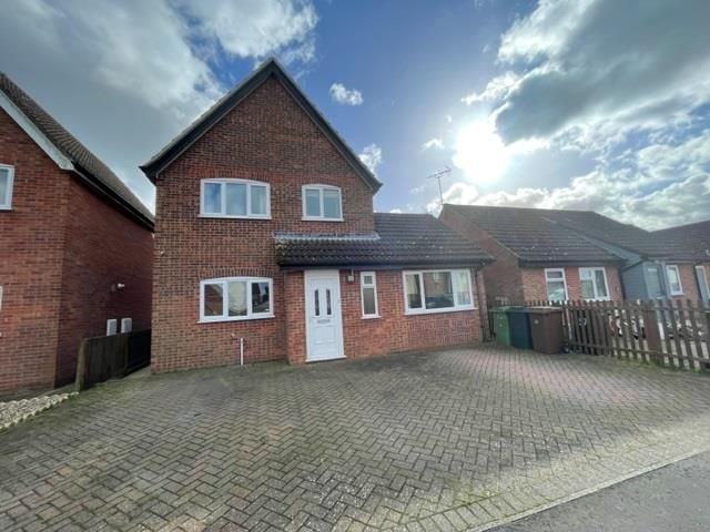 3 bed detached house to rent in Queensway, Watton, Thetford IP25, £1,200 pcm