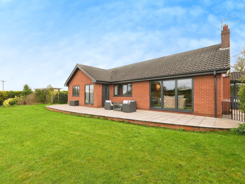 3 bed detached bungalow for sale in Melton Ross, Barnetby DN38, £350,000