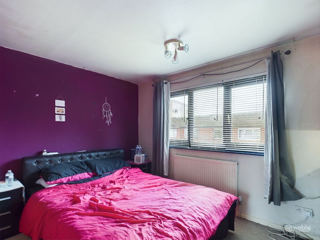 3 bed terraced house for sale in Underwood, New Addington, Croydon CR0, £319,995