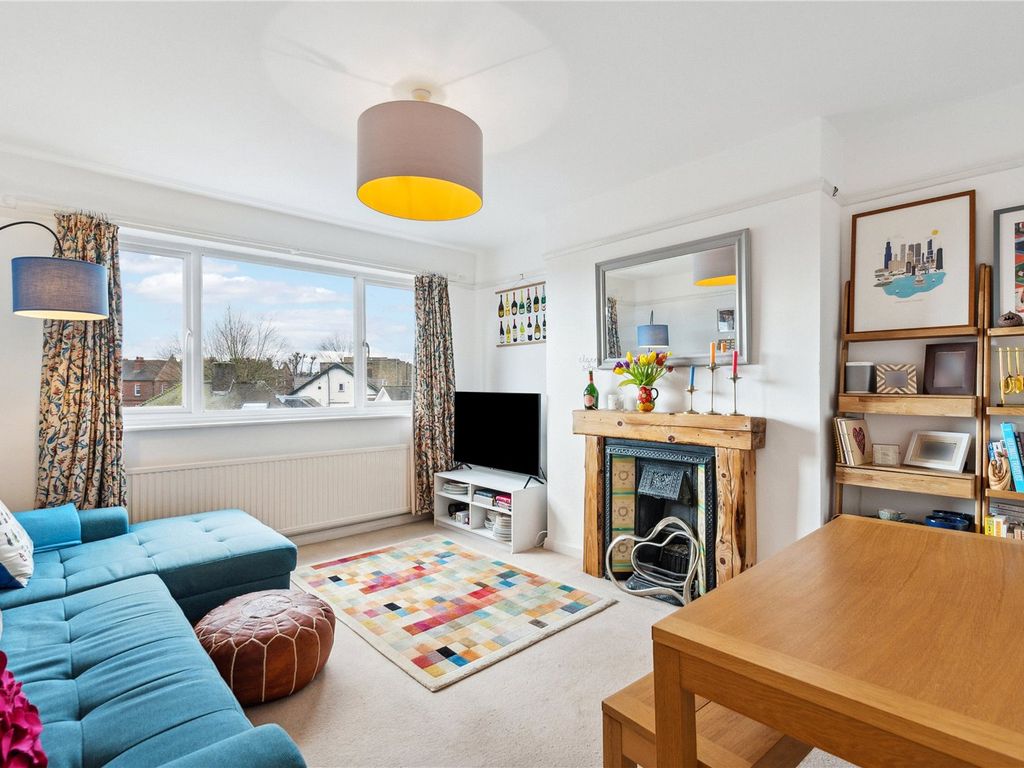 2 bed flat for sale in Balham Park Road, London SW12, £495,000