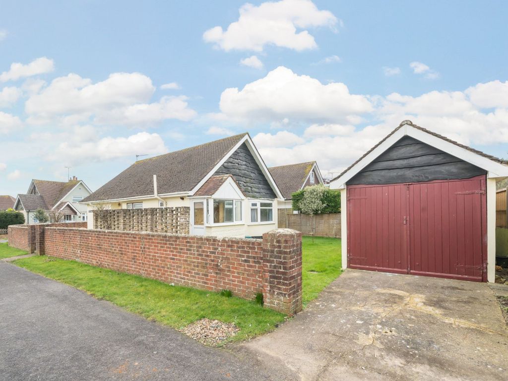 3 bed detached bungalow for sale in North Avenue, Middleton-On-Sea PO22, £375,000
