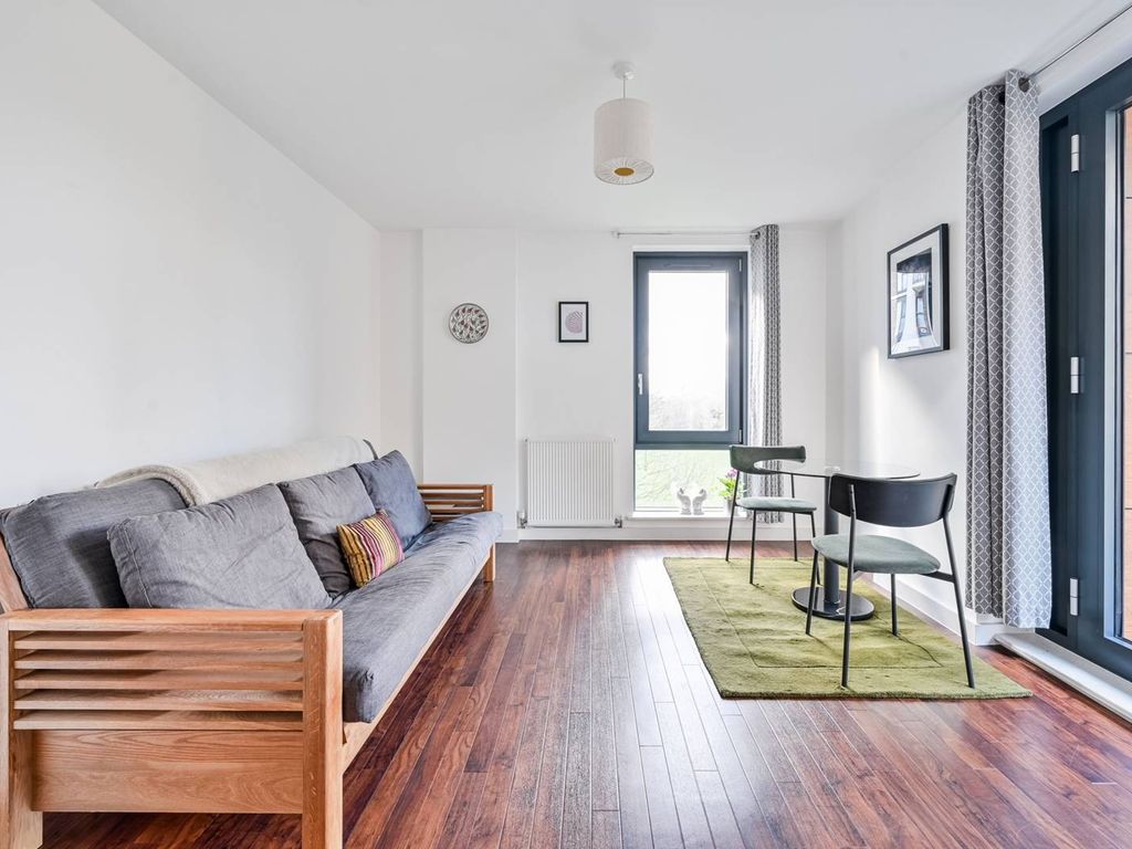 1 bed flat for sale in Wharton House, Palmers Road, Bethnal Green, London E2, £460,000